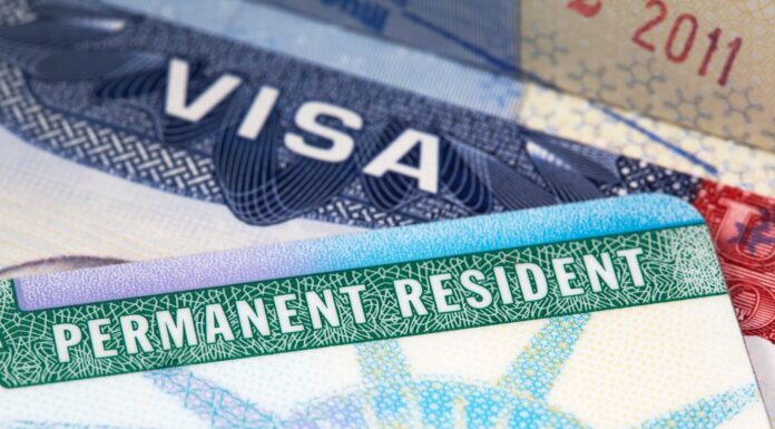 Corte Suprema da más poder a gobierno de Trump para frenar la entrada de ciertos residentes legales Visa