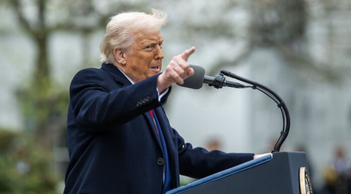 Trump arremente contra la prensa: amenaza a medios por cobertura de la guerra con Irán Trump en el evento "Hagamos que Estados Unidos vuelva a ser rico"