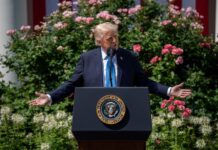 Encuesta reciente muestra fuerte caída en el respaldo latino a Trump Foto: Donald Trump durante la ceremonia de firma del proyecto de ley Take it Down Act – Casa Blanca