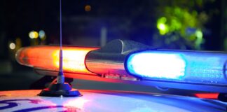 Tiroteo en Everett dejó a un niño de 11 años en estado crítico coche de policía