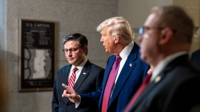 General Foto: El presidente Trump y presidente de la cámara de representantes, Mike Johnson, antes de dirigirse a la prensa en el capitolio de USA el 20 de mayo del 2025 – Cortesía de la Casa Blanca Leo 2 - 2025-06-11T120442.560 Foto: El presidente Trump y presidente de la cámara de representantes, Mike Johnson, antes de dirigirse a la prensa en el capitolio de USA el 20 de mayo del 2025 – Cortesía de la Casa Blanca