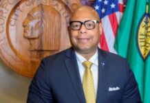 El jefe Shon F. Barnes seguirá al mando de la policía de Seattle Foto: jefe de policía de Seattle, Shon Barnes – Cortesía de la oficina del alcalde