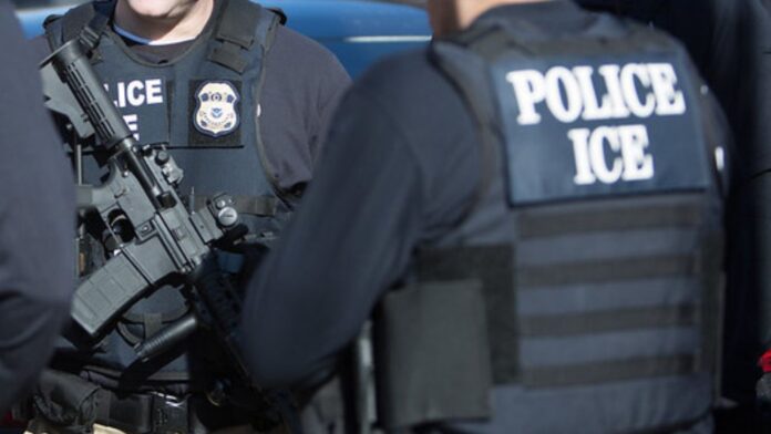 Foto: Oficiales de ICE ERO en Filadelfia, Pensilvania – Cortesía de ICE