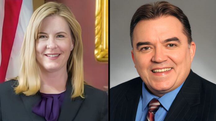 Foto: Representante estatal de Minnesota Melissa Hortman y el senador estatal de Minnesota John Hoffman - Cortesía de la Biblioteca de referencia legislativa de Minnesota y el Senado del estado de Minnesota Foto: Representante estatal de Minnesota Melissa Hortman y el senador estatal de Minnesota John Hoffman - Cortesía de la Biblioteca de referencia legislativa de Minnesota y el Senado del estado de Minnesota