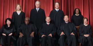 Corte Suprema limita bloqueos judiciales a nivel nacional en caso sobre ciudadanía por nacimiento Foto: Retrato oficial de los nueve jueces que integran actualmente la Corte Suprema de Estados Unidos - Cortesía del archivo institucional de la Corte