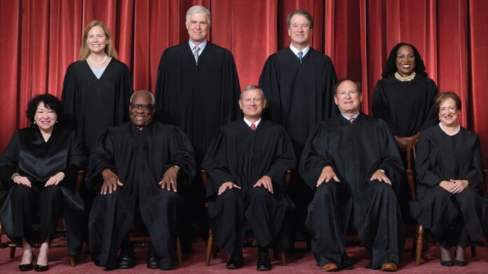 Foto: Retrato oficial de los nueve jueces que integran actualmente la Corte Suprema de Estados Unidos - Cortesía del archivo institucional de la Corte Foto: Retrato oficial de los nueve jueces que integran actualmente la Corte Suprema de Estados Unidos - Cortesía del archivo institucional de la Corte
