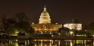 Legisladores republicanos desafían a Trump y autorizan citar archivos vinculados al caso Epstein The US Capitol White House near a Lake at Night