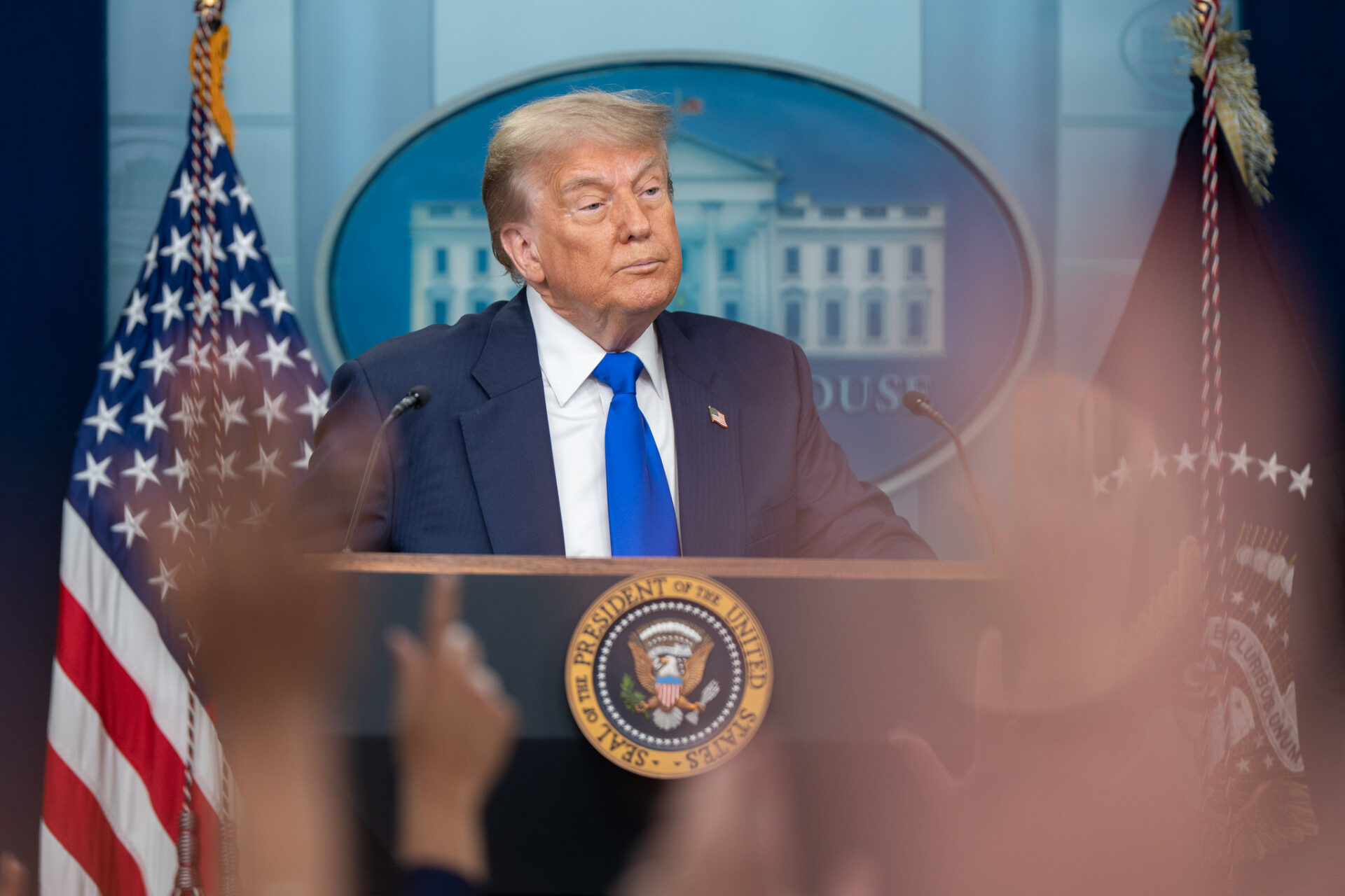 Foto: Donald Trump ofrece una conferencia de prensa en la sala de prensa James S. Brady, el viernes 27 de junio de 2025. —Cortesía de la Casa Blanca.