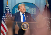 Trump enfrenta críticas por un video racista dirigido a los Obama Foto: Donald Trump ofrece una conferencia de prensa en la sala de prensa James S. Brady, el viernes 27 de junio de 2025. —Cortesía de la Casa Blanca.