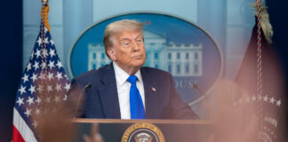 Trump fue advertido sobre su aparición en archivos de Epstein antes de bloquear su publicación Foto: Donald Trump ofrece una conferencia de prensa en la sala de prensa James S. Brady, el viernes 27 de junio de 2025. —Cortesía de la Casa Blanca.