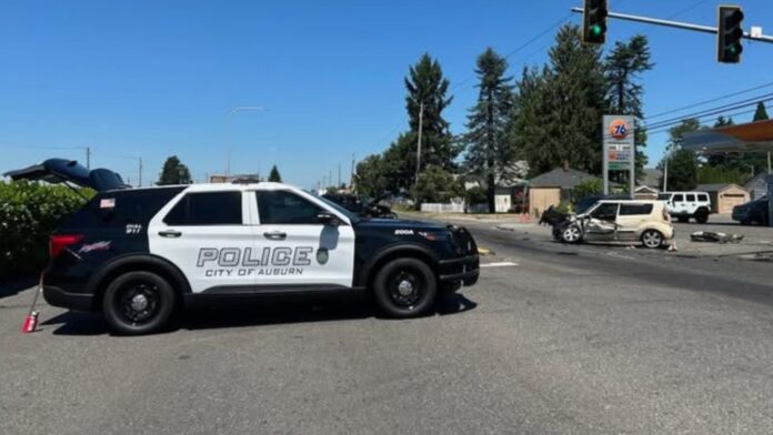 Foto: Escena del accidente que causó la muerte de una mujer en Auburn - Cortesía del departamento de policía de Auburn Foto: Escena del accidente que causó la muerte de una mujer en Auburn - Cortesía del departamento de policía de Auburn