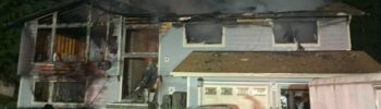 Foto: Estado de la casa luego del incendio que se cobró la vida de un padre y su hija de 9 años, el sábado 5 de julio del 2025 - Cortesía de la oficina del sheriff del condado de Kitsap