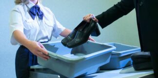 TSA podría eliminar la regla de quitarse los zapatos en aeropuertos