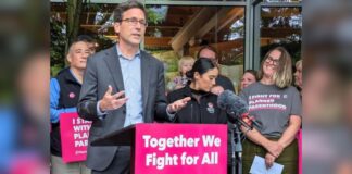 Gobernador Ferguson anuncia que Washington compensará recorte federal a Planned Parenthood Foto: Bob Ferguson durante una presentación con miembros de Planned Parenthood, el miércoles 9 de julio- Cortesía del Facebook del gobernador Ferguson