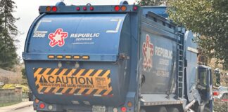 Huelga de Republic Services detiene recolección de basura en el oeste de Washington Foto: Vehículo recolector de basura de la empresa Republic Services ©️Latino Herald