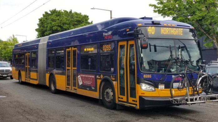 Foto: autobús de la Ruta 40 circula por Seattle - Cortesía del SDOT Foto: autobús de la Ruta 40 circula por Seattle - Cortesía del SDOT