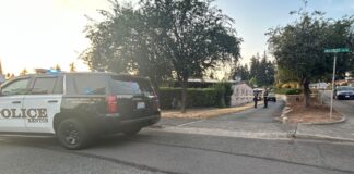 Arrestan en Seattle al presunto autor del asesinato de dos mujeres y una niña en Renton Foto: Agentes de la policía de Renton, en la ubicacion donde sucedieron los hechos- Cortesía del departamento de policía de Renton