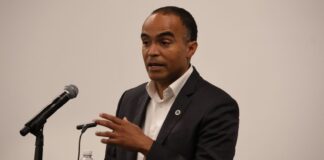 ¿Fondos para víctimas a cambio de control migratorio? Trump enfrenta nueva demanda Nick Brown durante el Town Hall que se llevó a cabo en el Hapo Center en Pasco el 14 de Julio 2025