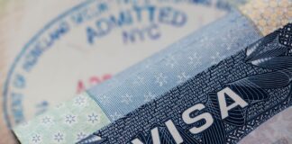 Lo que debes saber sobre la nueva tarifa de $250 para visas de turista Close up of a Visa Spamp in a Passport. Immigration and Emigrati