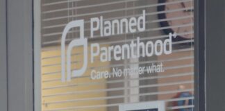 Legisladores y grupos antiaborto intensifican su ofensiva contra Planned Parenthood Foto: Oficina de Planned Parenthood en Lynnwood, WA ©Latino Herald