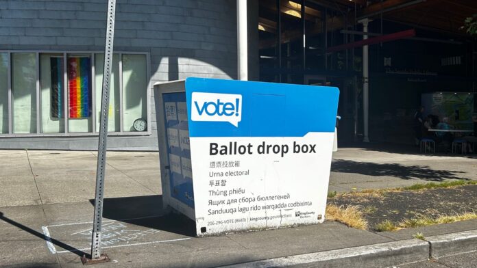 Foto: Ballot box biblioteca pública de Ballard - ©️Latino Herald Foto: Ballot box biblioteca pública de Ballard - ©️Latino Herald