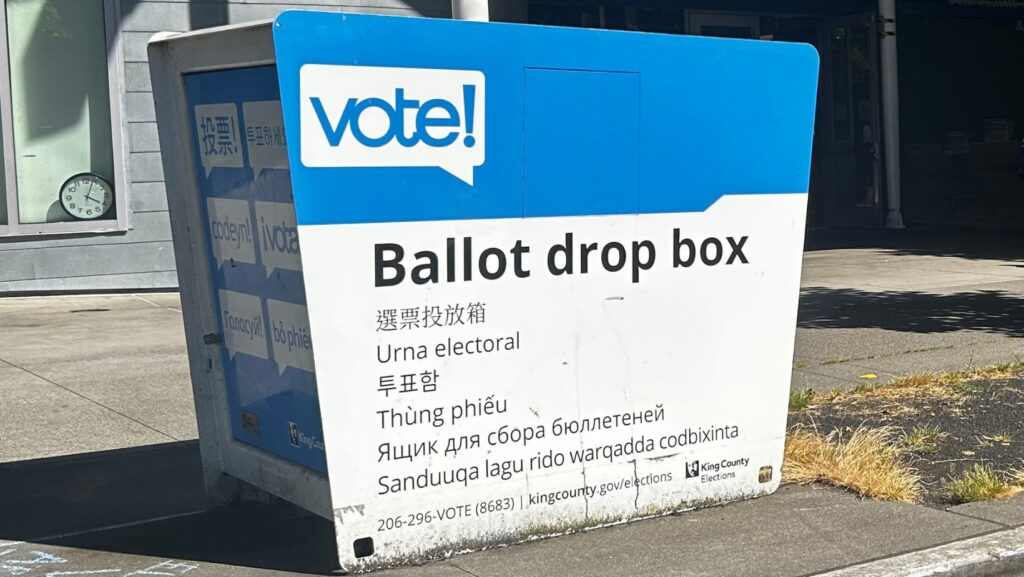 Foto: Ballot box biblioteca pública de Ballard - ©️Latino Herald