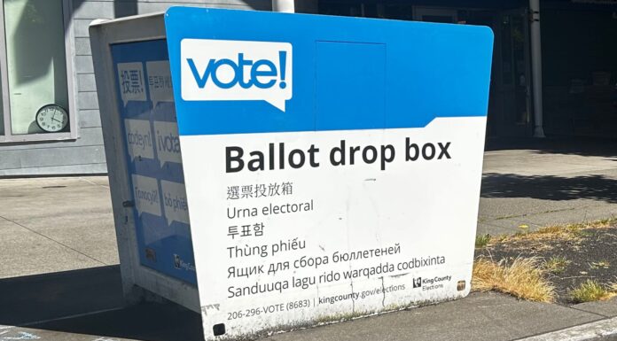 Varios estados impugnan en tribunales la orden de Trump sobre voto por correo Foto: Ballot box biblioteca pública de Ballard - ©️Latino Herald