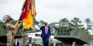 Trump autoriza acciones militares contra cárteles del narcotráfico Foto: Donald Trump llega a Fort Bragg, Carolina del Norte, para pronunciar un discurso el martes 10 de junio de 2025 - Cortesía de la Blanca