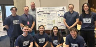 Estudiantes de la Universidad de Washington optimizan recolección de votos en el condado de Snohomish Foto: Equipo de proyecto final de la UW con liderazgo del departamento de TI del condado de Snohomish y el auditor del condado - Cortesía del condado de Snohomish