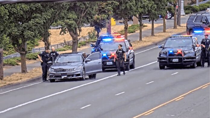 Foto: Momento en el que los agentes realizan el arresto del sospechoso de DUI- Cortesía del SPD