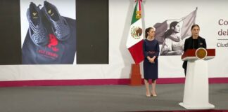 Adidas ofrece disculpas en Oaxaca por apropiación cultural en diseño de calzado Foto: La presidenta Claudia Sheinbaum y la subsecretaria de cultura de México Marina Núñez Bespalova, tratando con la prensa el tema de la apropiación de cultura del calzado creado por Adidas, durante la rueda de prensa matutina del viernes 8 de agosto del 2025. - Cortesía del gobierno de México