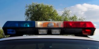 Adolescente arrestado tras llevar un arma a escuela preparatoria en Washington