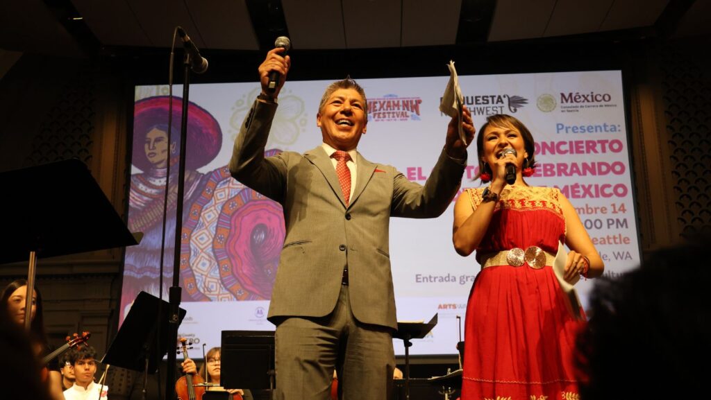 Jaime Mendez y Diana Olivares fueron los maestros de ceremonia.