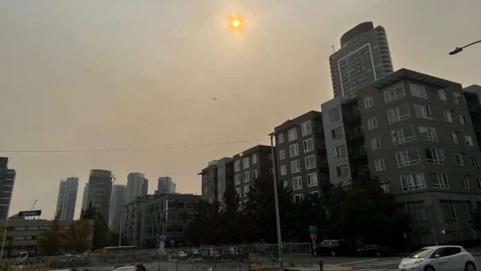 Foto: Vista del humo que afecta al área del Puget Sound - Cortesía de Stephanía Florido Foto: Vista del humo que afecta al área del Puget Sound - Cortesía de Stephanía Florido