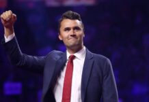 El activista Charlie Kirk fallece tras ser baleado en un evento en Utah Foto del perfil de Facebook de Charlie Kirk