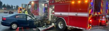 Foto: Estado del vehículo y el camión de bomberos luego de accidente - Cortesía del agente Rick Johnson