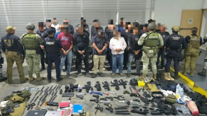Foto: Personas detenidas durante el operativo - Cortesía de la Secretaría de Seguridad Pública de Michoacán Foto: Personas detenidas durante el operativo - Cortesía de la Secretaría de Seguridad Pública de Michoacán