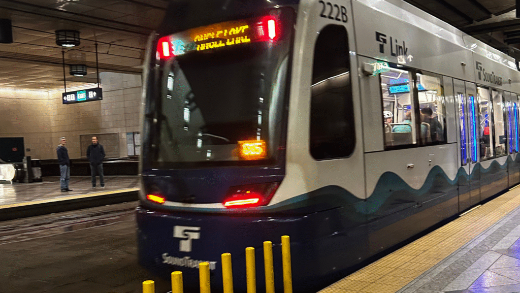 Foto: Tren ligero de Sound Transit en Seattle - @Stephanía Florido, Latino Herald