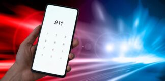 Sujeto detenido por múltiples falsas llamadas de emergencia en criadero de salmón Teléfono celular con un fondo azul y rojo