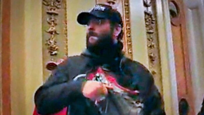 Taylor Taranto en los EE. UU. Capitolio el 6 de enero de 2021. (Departamento de Policía Metropolitano)NERAL (67) Foto: Taylor Taranto en el capitolio el 6 de enero de 2021. Cortesía del departamento de policía metropolitana de D.C.