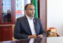 Procurador bloquea restricción a atención de jóvenes trans con disforia de género Nick Brown - Fiscal general del estado de Washington - Latino Herald