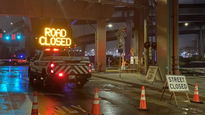 Foto: Área de SR 99 cerrada por las autoridades para investigar el suceso - Cortesía del SPD Foto: Área de SR 99 cerrada por las autoridades para investigar el suceso - Cortesía del SPD