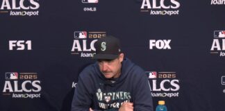 Oportuno jonrón sepultó el sueño de los Marineros de Seattle de ir a su primera Serie Mundial Foto: El mánager de los Mariners, Dan Wilson durante una rueda de prensa el 18 de octubre del 2025 - Cortesía de los Mariners,