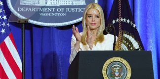 Bondi ordena a Facebook cierre de página que compartía información sobre agentes de ICE Foto: Fiscal general Pam Bondi - Cortesía del DOJ