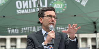 Bob Ferguson anuncia beneficios parciales de SNAP en medio de la crisis de financiamiento federal Bob Ferguson en el capitolio estatal - ©️Latino Herald