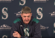 Los Marineros de Seattle cayeron ante los Azulejos de Toronto 13-4 en el juego 3 de la SCLA Foto: El mánager de los Mariners, Dan Wilson durante la rueda de prensa posterior al tercer partido de la serie - Cortesía de los Mariners,