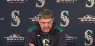 Los Marineros de Seattle cayeron ante los Azulejos de Toronto 13-4 en el juego 3 de la SCLA Foto: El mánager de los Mariners, Dan Wilson durante la rueda de prensa posterior al tercer partido de la serie - Cortesía de los Mariners,