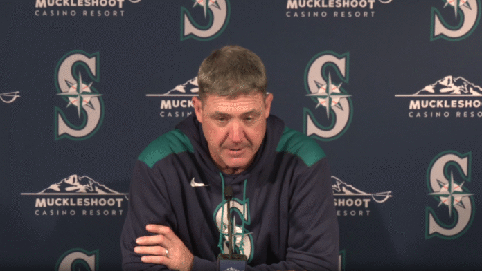 Foto: El mánager de los Mariners, Dan Wilson durante la rueda de prensa posterior al tercer partido de la serie - Cortesía de los Mariners, Foto: El mánager de los Mariners, Dan Wilson durante la rueda de prensa posterior al tercer partido de la serie - Cortesía de los Mariners,