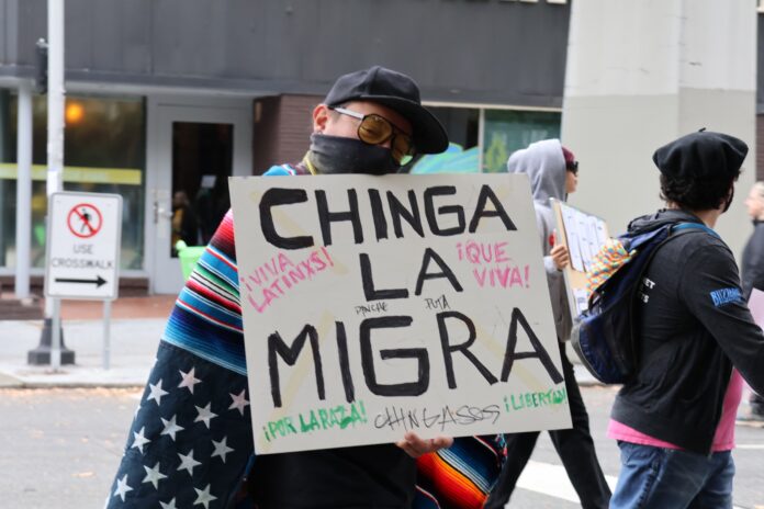 img_1981.jpg Manifestantes marchando en Seattle durante las protestas No Kings © Latino Herald