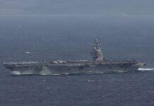 EE.UU. despliega fuerzas cerca de Venezuela: Operación Southern Spear El portaaviones USS Gerald R. Ford, el más grande del mundo, cruza el Estrecho de Gibraltar el 4 de noviembre de 2025 durante un despliegue de la Sexta Flota de Estados Unidos para apoyar operaciones navales y la defensa de aliados en Europa y África. © U.S. Navy / Triniti Lersch